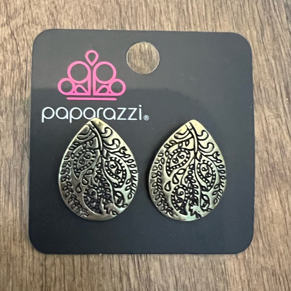 🇺🇸$3🇺🇸 Paparazzi Gold Tone Teardrop Filigree Earrings NWT